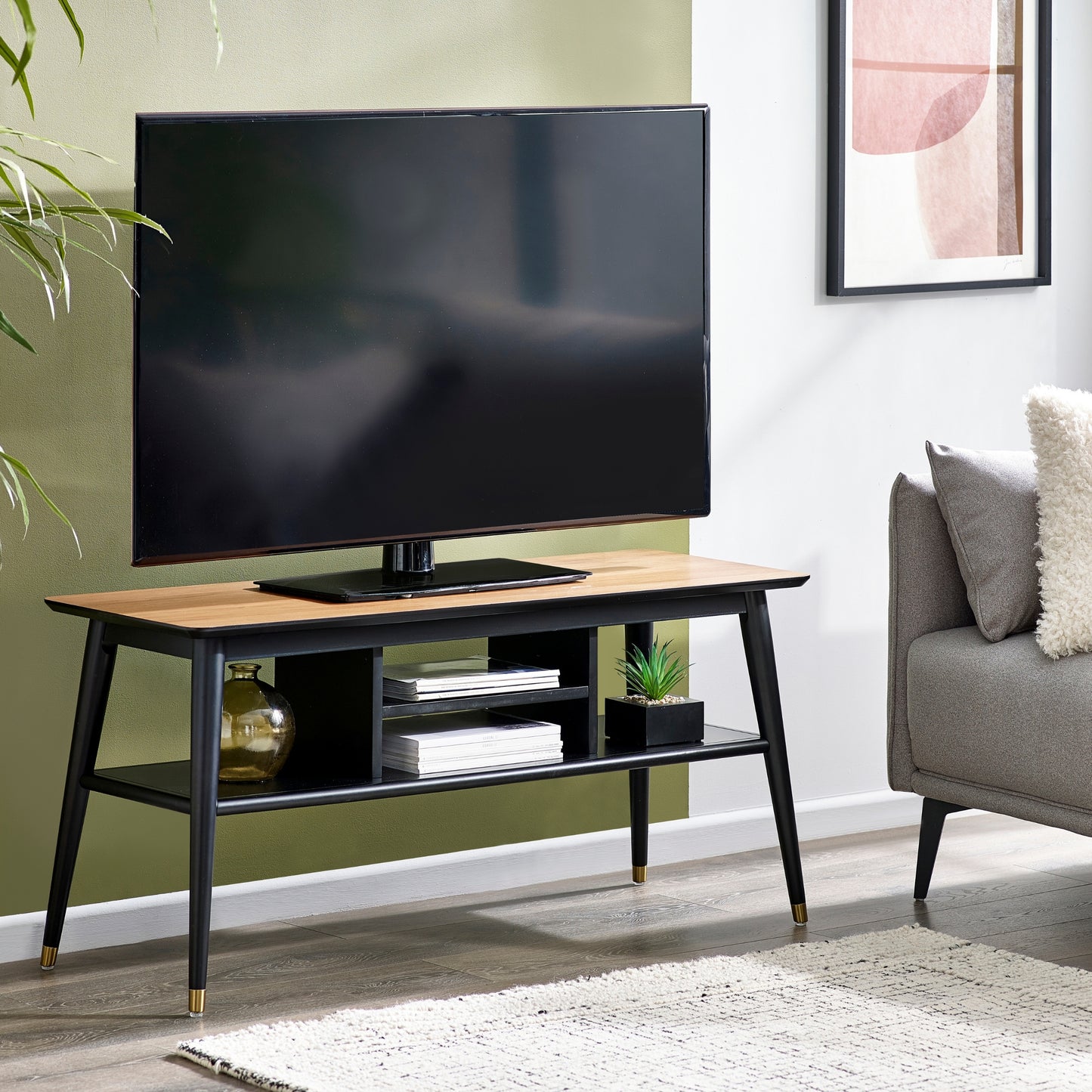 Findlay TV-Unit in Walnut & Black